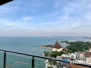 For sale Beachfront condo in  Pattaya.