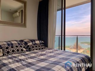 For sale Beachfront condo in  Pattaya.