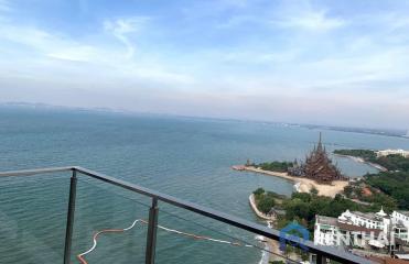 For sale Beachfront condo in  Pattaya.