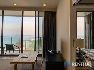 For sale Beachfront condo in  Pattaya.