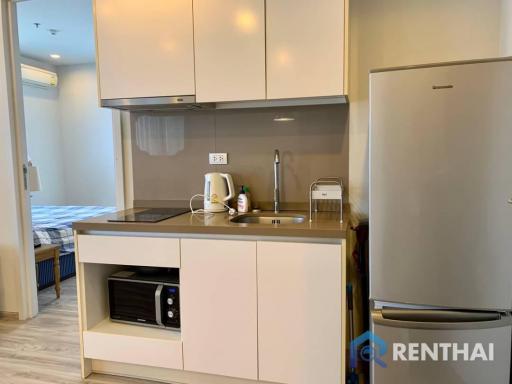 For sale Beachfront condo in  Pattaya.