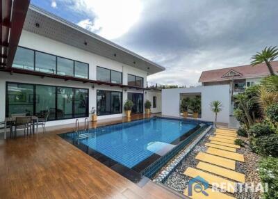 Private pool house villa for sale