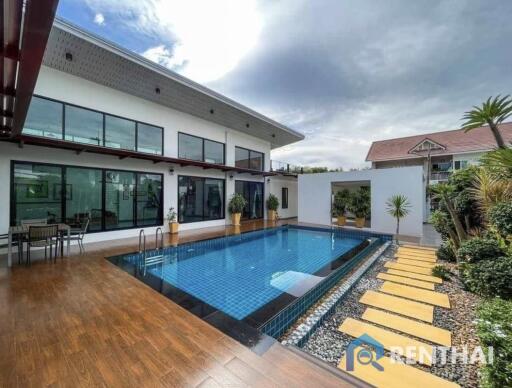 Private pool house villa for sale