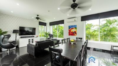 Massive modern pool villa for sale in Pattaya