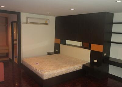 For RENT : Siam Court Apartment / 2 Bedroom / 2 Bathrooms / 131 sqm / 40000 THB [2126702]