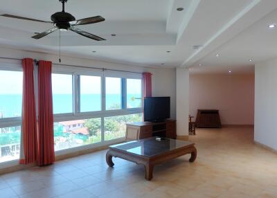 2 bedroom Condo in Ruamchok Condo View Pratumnak