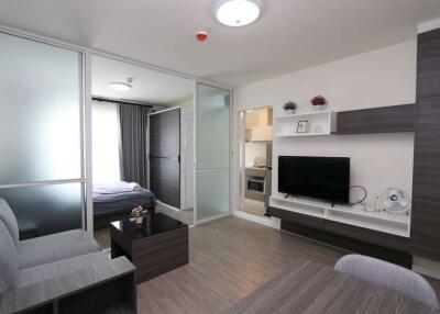 1 Bed condo at Dcondo PING moments from Central Festival