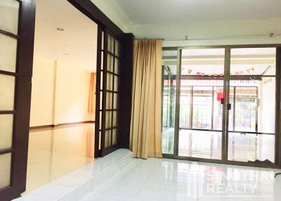 For RENT : Townhouse Thonglor / 2 Bedroom / 2 Bathrooms / 121 sqm / 40000 THB [7611915]