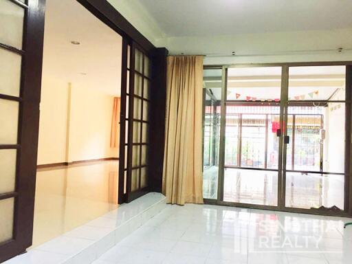 For RENT : Townhouse Thonglor / 2 Bedroom / 2 Bathrooms / 121 sqm / 40000 THB [7611915]