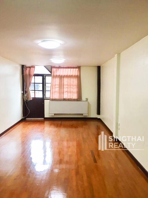 For RENT : Townhouse Thonglor / 2 Bedroom / 2 Bathrooms / 121 sqm / 40000 THB [7611915]