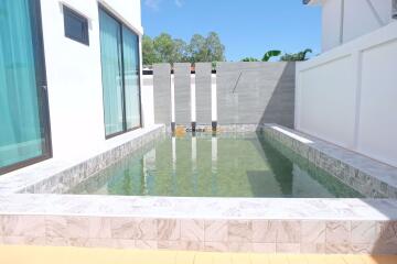 บ้านหลังนี้มี 3 ห้องนอน  อยู่ในโครงการชื่อ The Victory Pool Villa Pattaya  ตั้งอยู่ที่