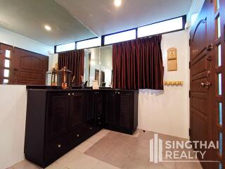 For RENT : Supalai Place / 2 Bedroom / 1 Bathrooms / 121 sqm / 40000 THB [8136271]