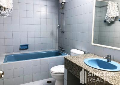 For RENT : Top View Tower / 3 Bedroom / 2 Bathrooms / 141 sqm / 40000 THB [8229790]