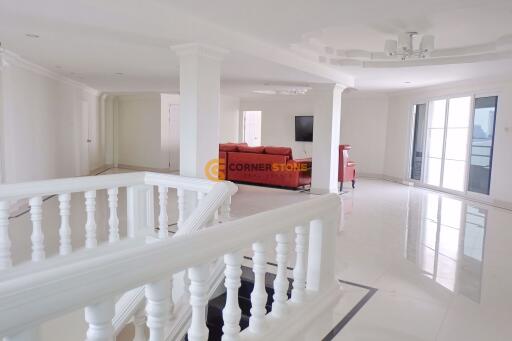 4 bedroom Condo in Somphong Condotel Na Jomtien