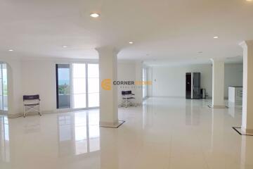 4 bedroom Condo in Somphong Condotel Na Jomtien