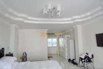 4 bedroom Condo in Somphong Condotel Na Jomtien