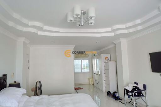 คอนโดนี้ มีห้องนอน 4 ห้องนอน  อยู่ในโครงการ คอนโดมิเนียมชื่อ Somphong Condotel 