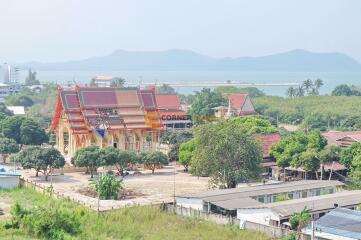 คอนโดนี้ มีห้องนอน 4 ห้องนอน  อยู่ในโครงการ คอนโดมิเนียมชื่อ Somphong Condotel 