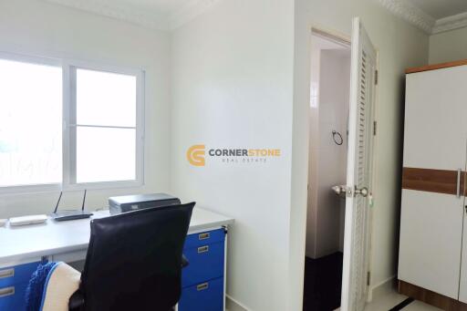 4 bedroom Condo in Somphong Condotel Na Jomtien