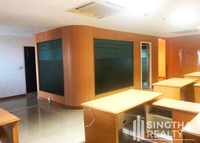 For RENT : Office Sathorn / 1 Bedroom / 2 Bathrooms / 137 sqm / 40000 THB [8417558]