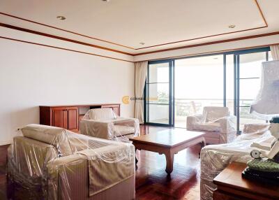 คอนโดนี้มี 3 ห้องนอน  อยู่ในโครงการ คอนโดมิเนียมชื่อ Royal Cliff Garden  ตั้งอยู่ที่