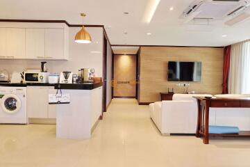 คอนโดนี้มี 2 ห้องนอน  อยู่ในโครงการ คอนโดมิเนียมชื่อ Prime Suites  ตั้งอยู่ที่