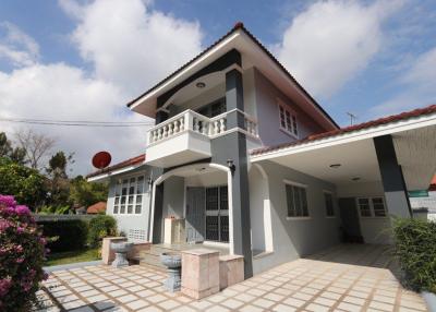4 bed family home within established development at Suthep