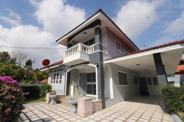 4 bed family home within established development at Suthep