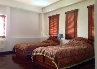 For RENT : Sriwattana Apartment / 2 Bedroom / 2 Bathrooms / 145 sqm / 40000 THB [R10089]