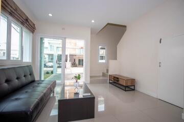 Stylish 3-Bed Townhouse for Sale in Urbana+3 Development, Tha Sala