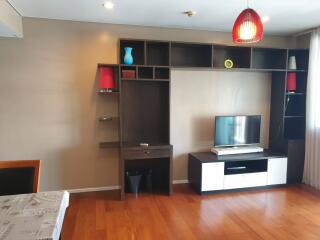 For RENT : Wind Sukhumvit 23 / 2 Bedroom / 2 Bathrooms / 65 sqm / 40000 THB [R10636]