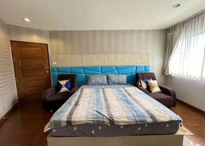 Beautiful 2 bed condo to rent : Riverside Condominium