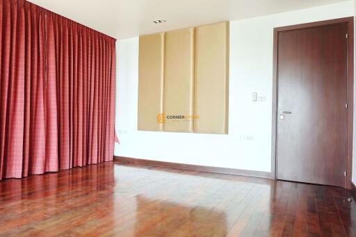 3 bedroom Condo in View Talay Sands Na Jomtien