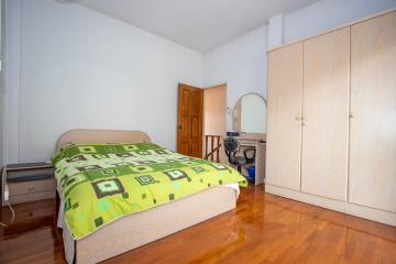 For Sale: Large 5-Bedroom House at Koolpunt Ville 8