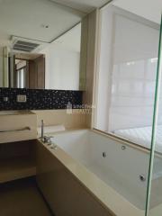 For RENT : The Address Sathorn / 2 Bedroom / 2 Bathrooms / 80 sqm / 42000 THB [R10282]