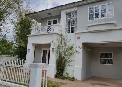 Spacious and Partly Furnished House for Rent in Maejo