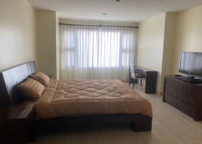 Fully Furnished 1 Bed Apartment in Convenient Location