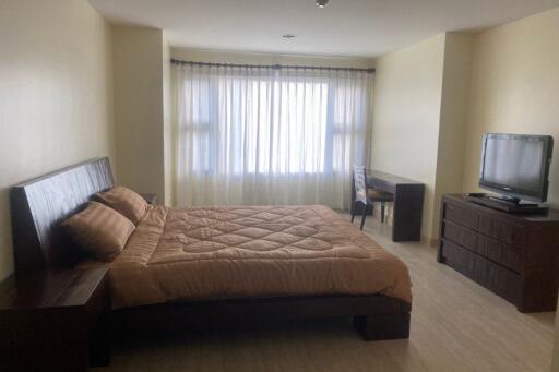 Fully Furnished 1 Bed Apartment in Convenient Location