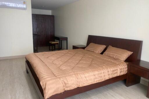 Fully Furnished 1 Bed Apartment in Convenient Location