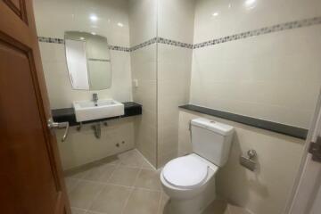 Fully Furnished 1 Bed Apartment in Convenient Location