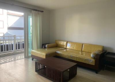 Fully Furnished 1 Bed Apartment in Convenient Location