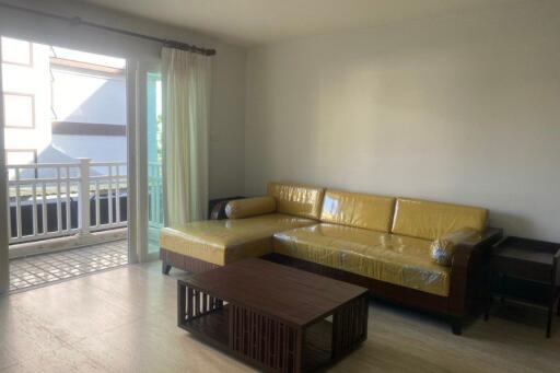 Fully Furnished 1 Bed Apartment in Convenient Location