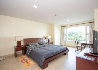 Fully Furnished 1 Bed Apartment in Convenient Location