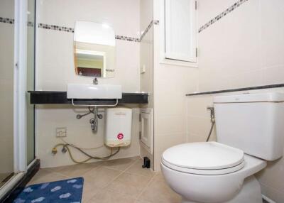 Fully Furnished 1 Bed Apartment in Convenient Location