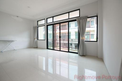 4 ห้องนอน บ้าน สำหรับขาย ใน พัทยากลาง - Midtown Villa