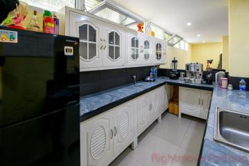 4 Bed House For Sale In Central Pattaya - Midtown Villa