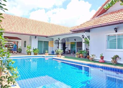 4 bedroom House in Pool View Villa East Pattaya