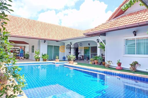 4 bedroom House in Pool View Villa East Pattaya