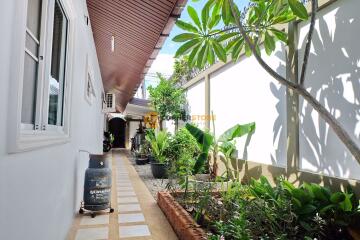 4 bedroom House in Pool View Villa East Pattaya