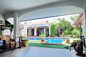 4 bedroom House in Pool View Villa East Pattaya